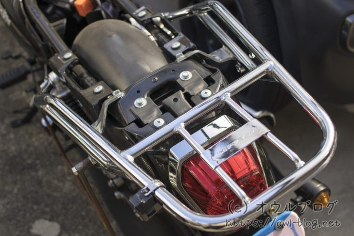 シルバーのバイクキャリア