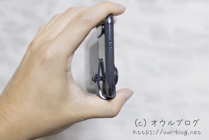 プラスチック板を起こしてロック