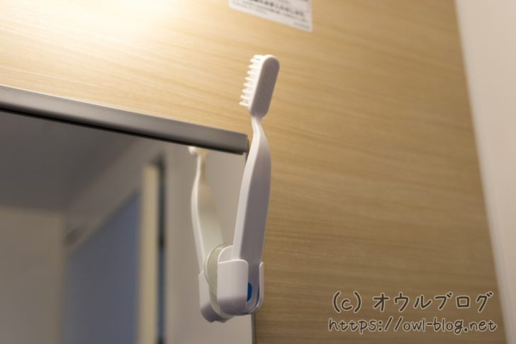 排水溝ブラシを専用のケースにセット