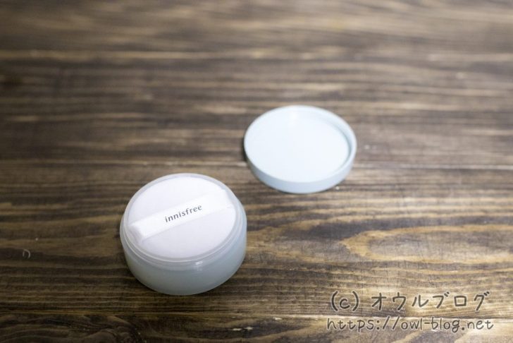 イニスフリーフェイスパウダーの中