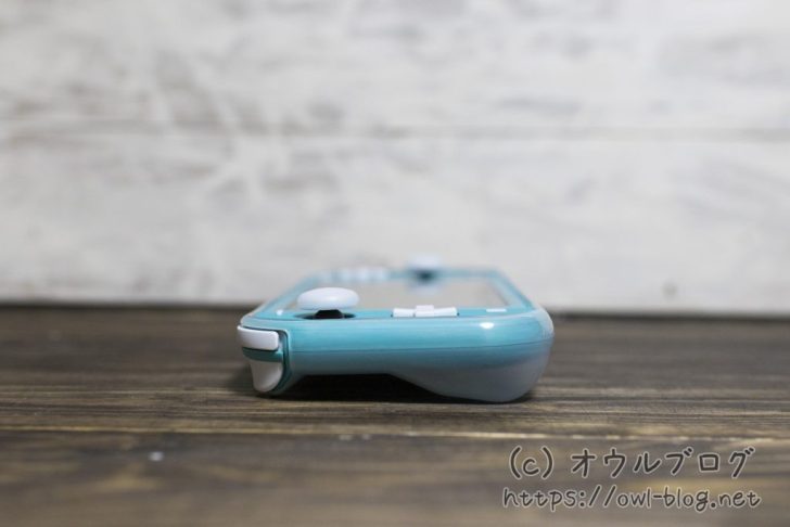 グリップ部分があるので、水平に本体を浮かせることができる