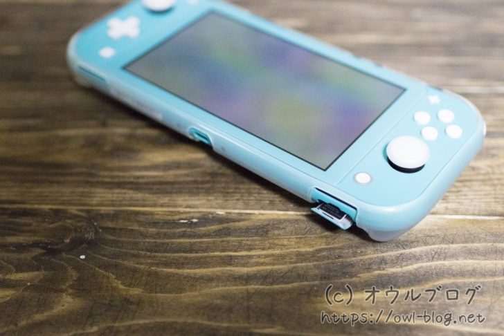 Switch LiteのSDカード挿入場所