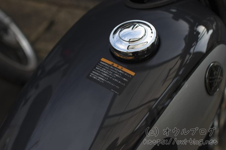 バイクタンクについているコーションステッカー