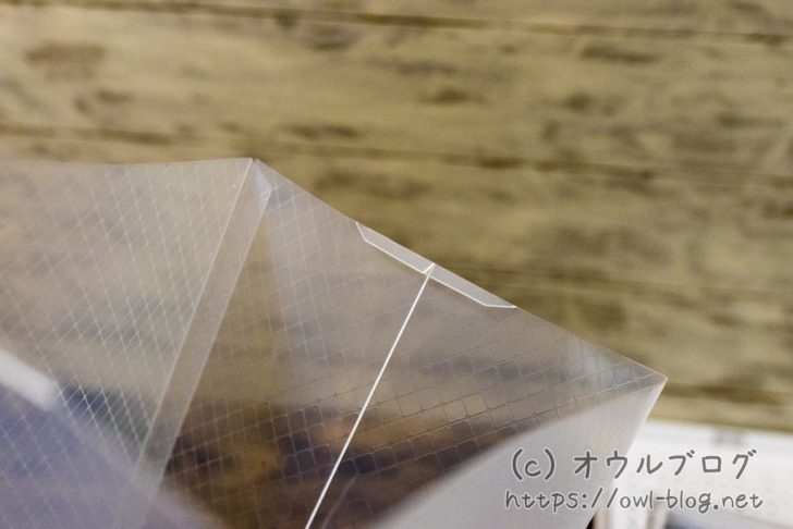 爪を立ててロックする