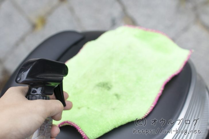 本体に直接噴かず、タオルに出してから使う