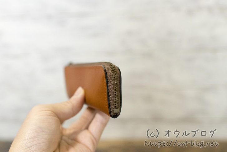 底まで開けるファスナー